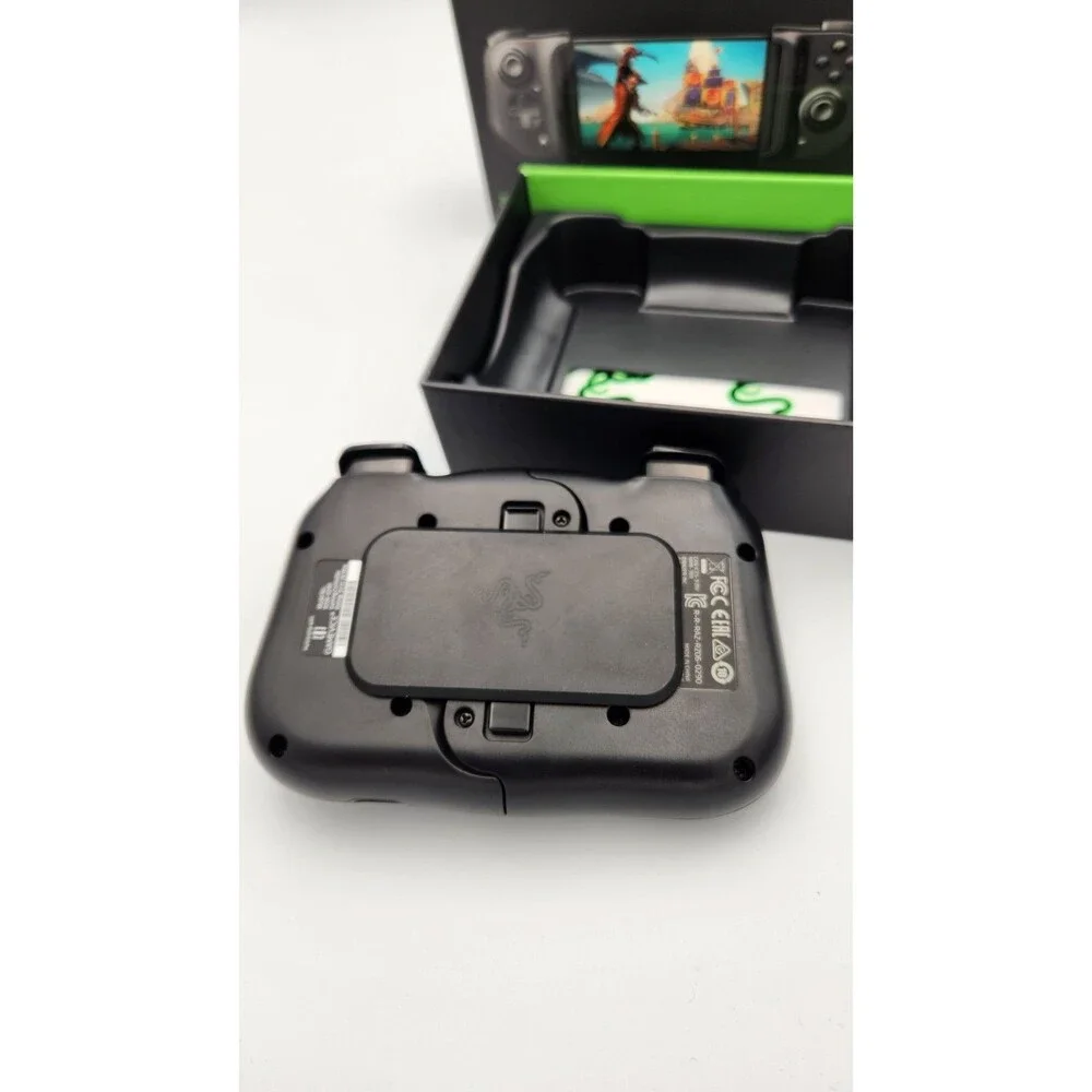 Razer Kishi Universal Mobile Gaming Controller for Android USB-C Xbox Edition